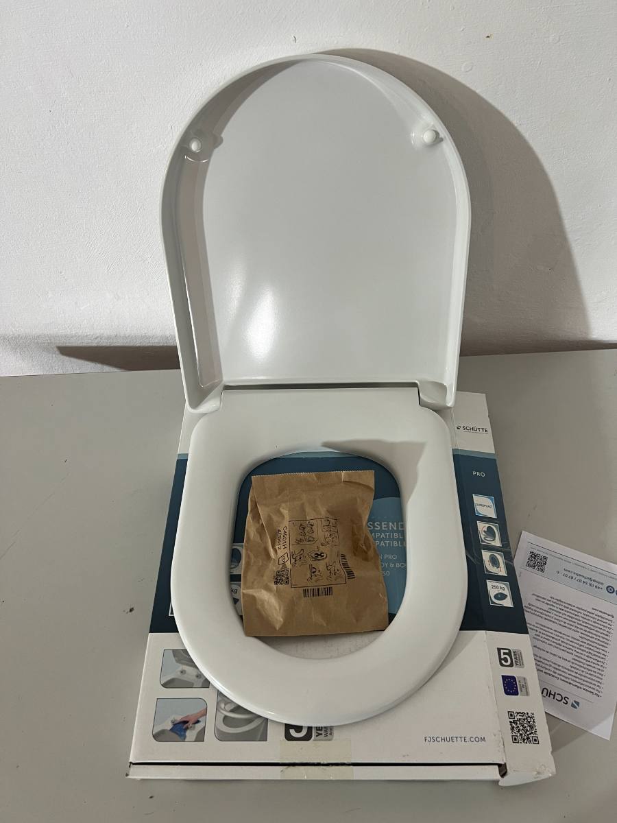 Capac WC SCHÜTTE D-Shape cu închidere lentă Soft Close, Duroplast,