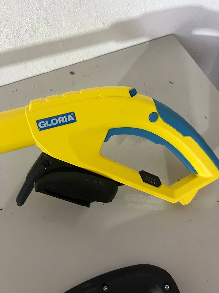 Perie electrică pentru rosturi și terase GLORIA MultiBrush